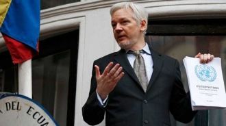 Pillado: el rastro de los peores bulos del procés lleva al escondite de Assange