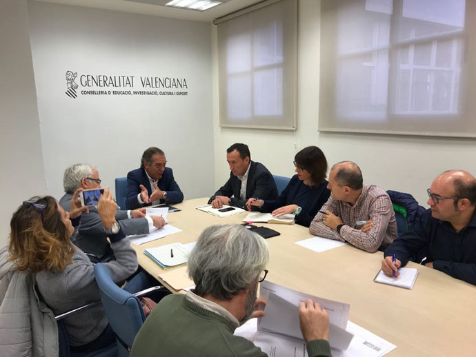 Reunión del Carlos González en Valencia con responsables de Educación.