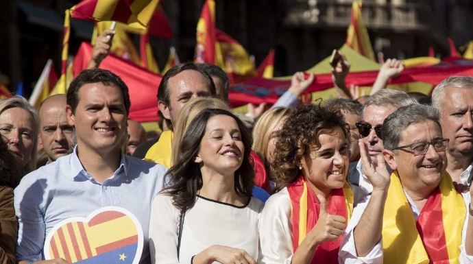 Ines Arrimadas, junto a Rivera y la ministra Monserrat, en la manifestación de Sociedad Civil Catalana.