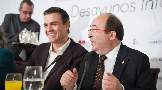 Pedro Sánchez y Miquel Iceta, este lunes en un desayuno informativo en Madrid.
