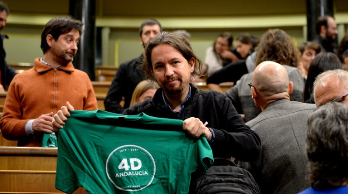 Pablo Iglesias, este jueves en el Congreso con una camiseta de la manifestación convocada en Andalucía el 4-D.