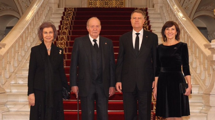 El Rey Juan Carlos, este sábado en Bucarest, en el funeral de Miguel I de Rumanía.
