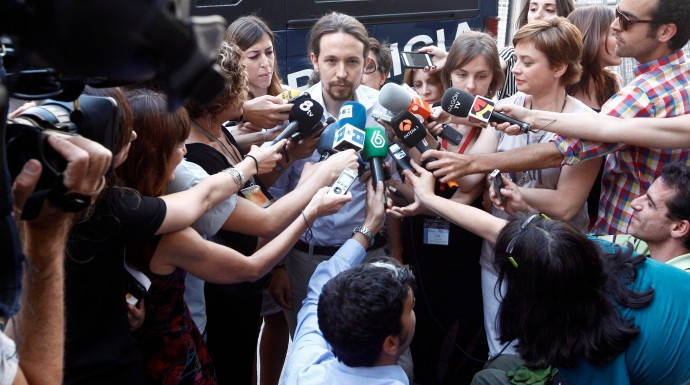 Pablo Iglesias, hace unos meses, rodeado de prensa