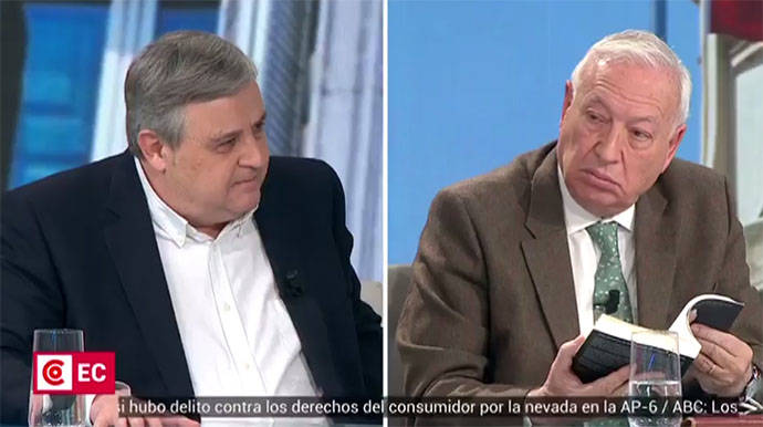 García-Margallo en "El Círculo" de La Otra de Telemadrid, junto al director de ESdiario.