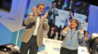 Bonig ejerce de anfitriona y “arropa” a Rajoy para neutralizar “el plantón”