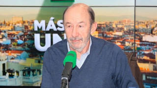 Rubalcaba pulveriza y abochorna a Puigdemont en el micrófono de Alsina: 