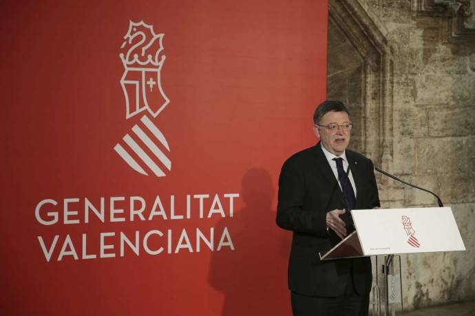El presidente Puig con la nueva imagen de la Generalitat