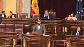 Un joven diputado catalán casi desconocido da la sorpresa y tumba a Tardà en un asalto
