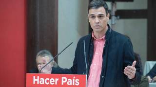 Sánchez fanfarronea y cuenta en privado que su rival electoral será Feijóo y no Rajoy