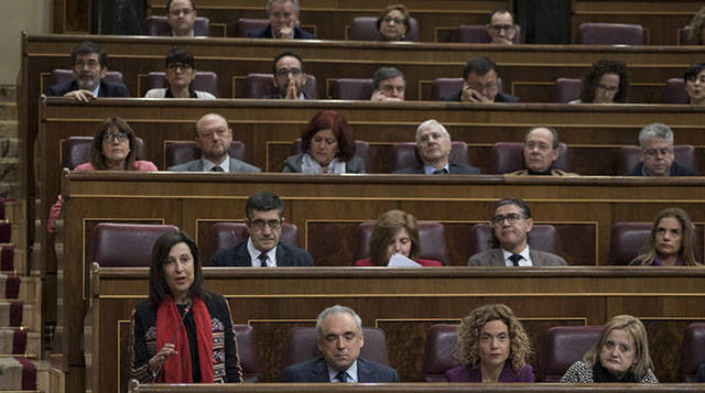 La reunión semanal de diputados del PSOE acaba a voces y en batalla campal 