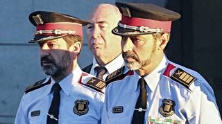 'El País' incendia los Mossos: los de Trapero van a la caza de su sustituto por traidor  
