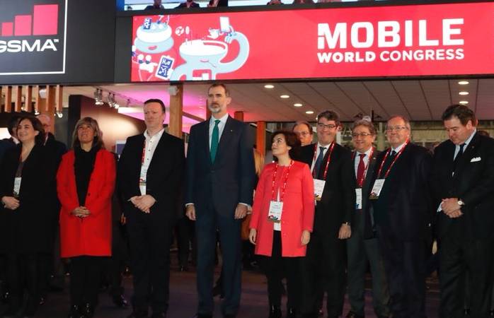El Rey y  el resto de autoridades, este lunes durante la inauguración del Mobile World Congress.