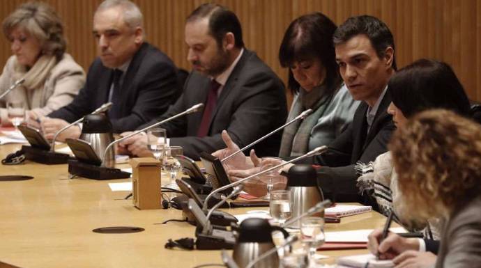 Pedro Sánchez presidiendo una reunión del grupo socialista.