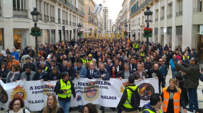 Marcha de Jusapol por la equiparación salarial, este sábado pasado en Málaga.