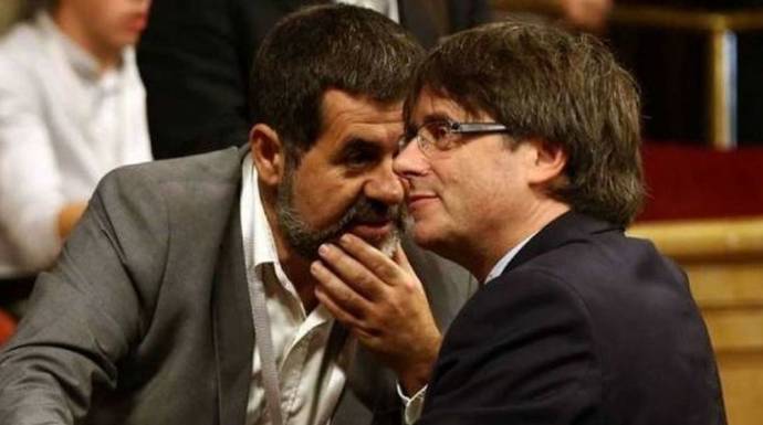 Juez y Fiscalía están decididos a impedir los planes ilegales de Puigdemont con Jordi Sánchez.