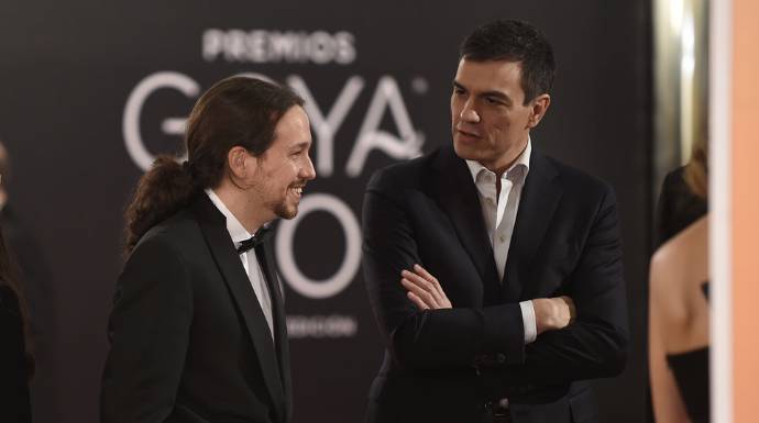 Sánchez e Iglesias, en una gala de los Goya, que emite RTVE.