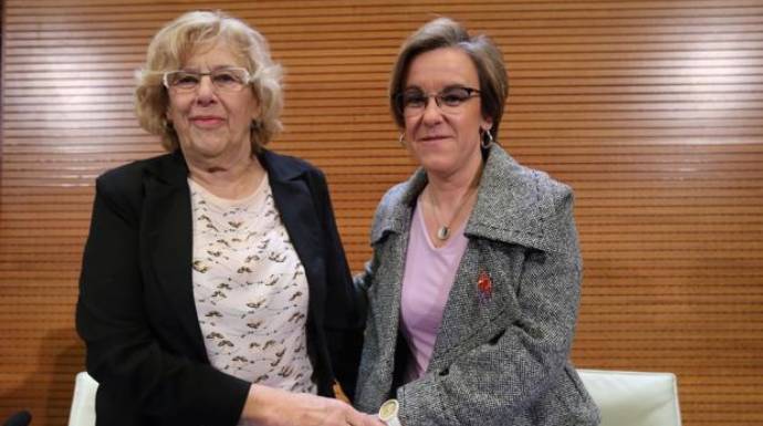 La alcadesa Manuela Carmena y la portavoz del PSOE en el Ayuntamiento, Purificación Causapié.