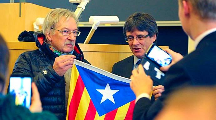 Una de las últimas fotos de Carles Puigdemont  en libertad.