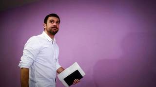 Ramón Espinar no ha podido borrar un tuit que desmonta a Podemos y hunde a Carmena