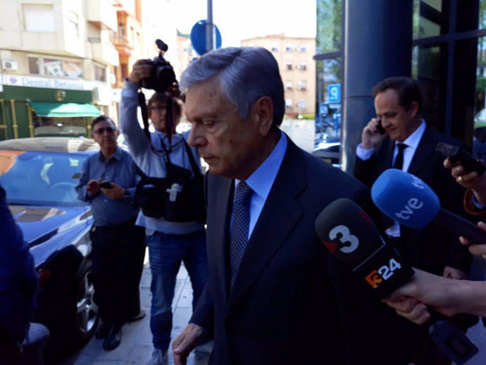 Modesto Crespo a su salida de los juzgados de Benalúa en Alicante.