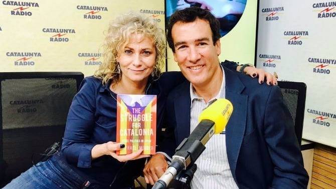 Raphael Minder junto a la presentadora estrella de Catalunya Radio, Mònica Terribas.