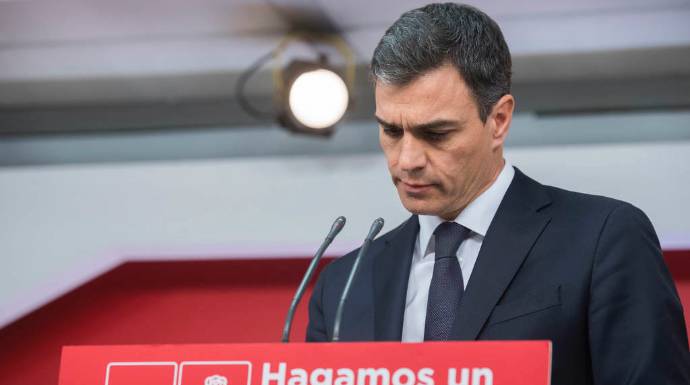 El líder del PSOE, Pedro Sánchez, con gesto pensativo.