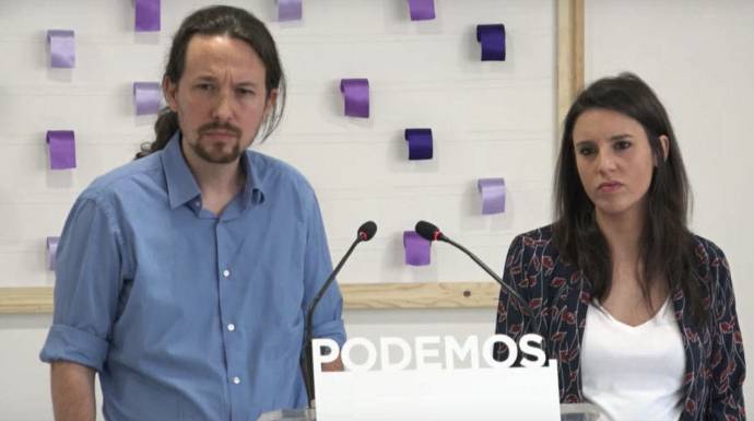 Pablo Iglesias e Irene Montero, en la comparecencia en la que anunciaron la consulta sobre su chalet en Galapagar.