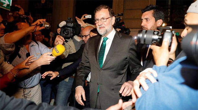 Las últimas horas de Rajoy: se desahogó con su equipo y se tomó varios whiskies