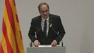 Sainete en la Generalitat: Torra recula, traiciona a Puigdemont y no se atreve a plantar al Rey