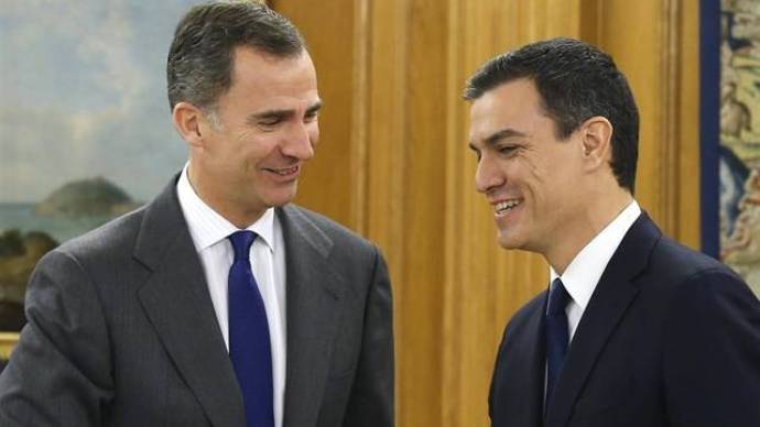 Sánchez con el Rey, a finales de 2015, cuando intentó ser presidente tras perder las Elecciones Generales