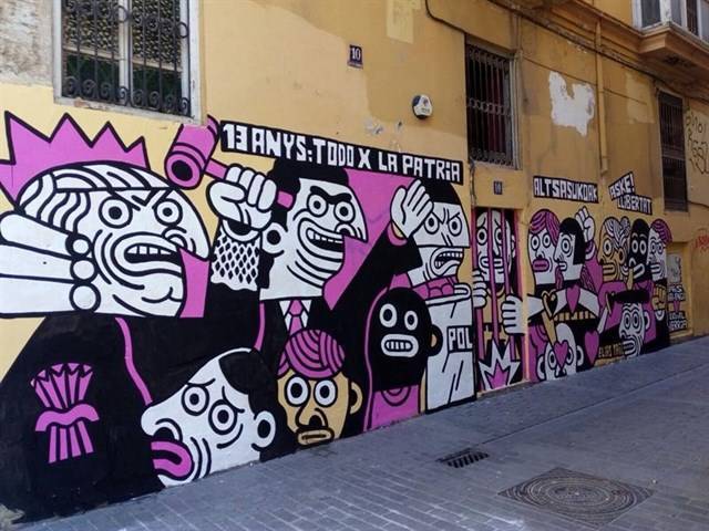 Mural en defensa de los agresores de Alsasu, pintado en el barrio del Carmen