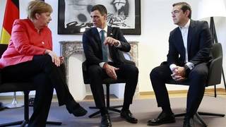 Sánchez acuerda con Merkel acoger en España a migrantes que viven en Alemania