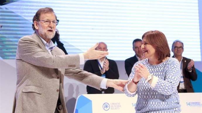 Mariano Rajoy e Isabel Bonig en la clausura del XIV Congreso Autonómico del PPCV