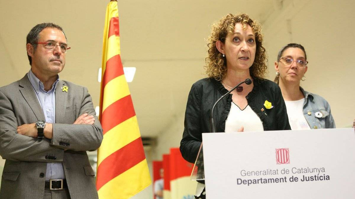El responsable de las prisiones de la Generalitat, Amand Calderó, junto a la consejera de Justicia, Esther Capella.