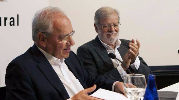 Los dos representantes por antonomasia del viejo PSOE, Rodríguez Ibarra y Guerra.