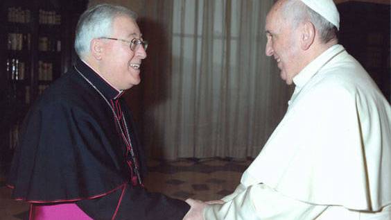 Reig Pla, saludando al Papa Francisco en El Vaticano