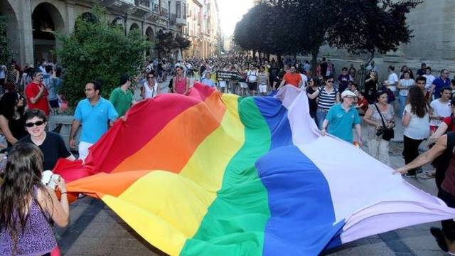 Orgullo gay: de perseguidos a perseguidores con un boicot insólito al presidente de la Comunidad de Madrid