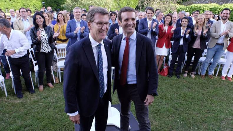 Feijóo y los compromisarios del PP gallego arroparon este miércoles a Casado.