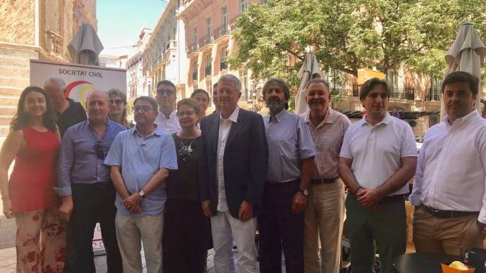 Foto de familia de los integrantes de Sociedad Civil Valenciana