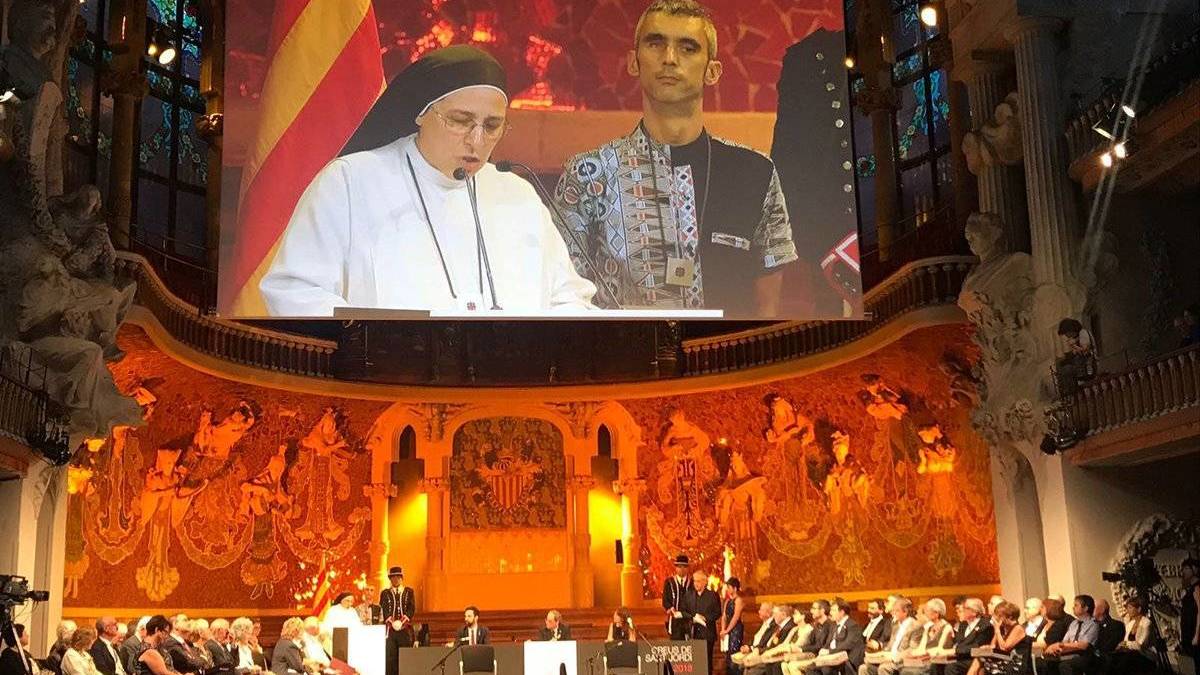 Sor Lucía Caram, tras recibir la Cruz de San Jordi.