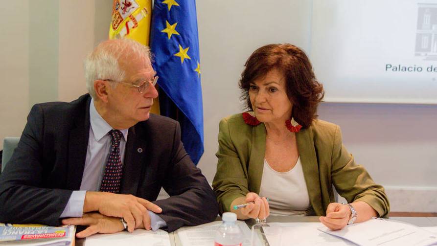 Carmen Calvo, junto a Josep Borrell.