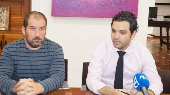 Carles Martí y el alcalde Juan Antonio Sagredo.