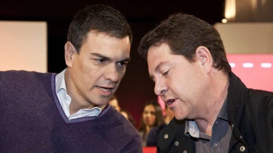 Pedro Sánchez y Emiliano García-Page, de hacen confesiones en un acto del PSOE.
