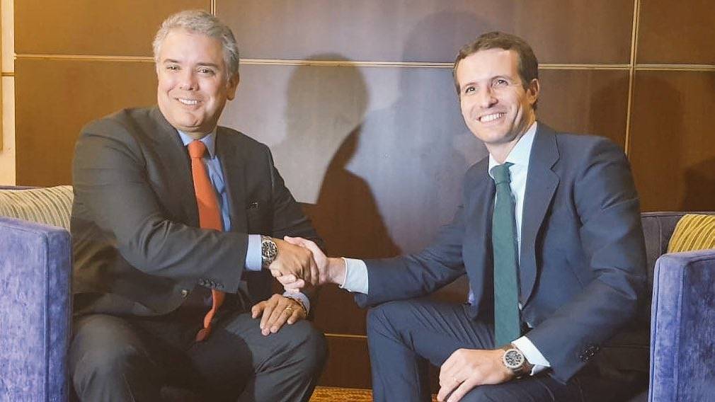 Pablo Casado, este martes en Bogotá, junto al nuevo presidente de Colombia, Iván Duque.