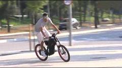 La extraña 'bicicleta' que exhibe Piqué: un vehículo ilegal y prohibido