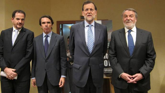 Iturgaiz, a la izquierda, en 2011, junto a Aznar, Rajoy y Mayor Oreja