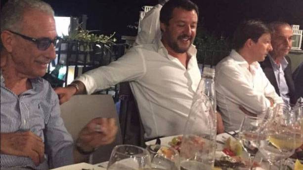 Salvini, de sobremesa.