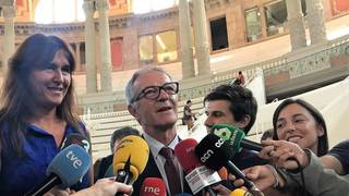 El ministro Guirao y su sonrojante defensa de los viajes de Sánchez