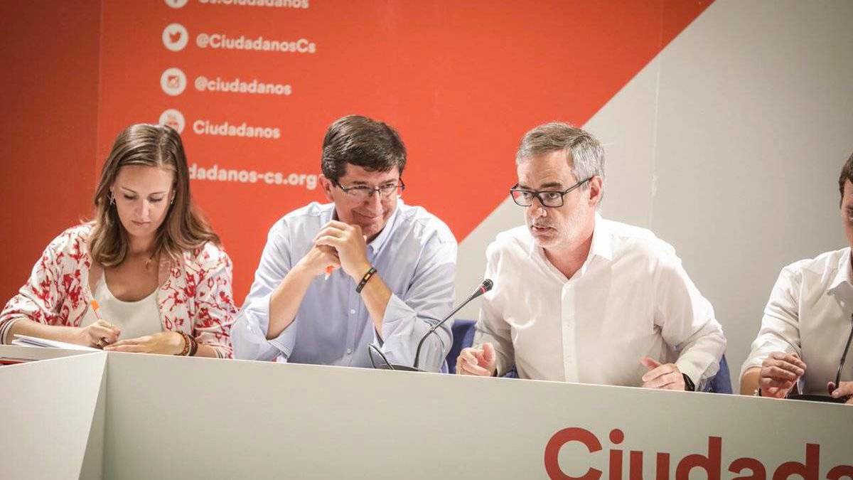 El secretario general de Cs, José Manuel Villegas, este viernes en Málaga junto a Juan Marín.