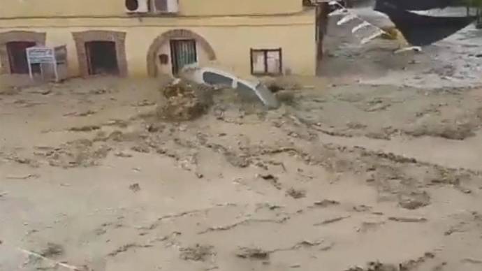 Imagen de Telecinco del momento exacto de mayor fuerza de la riada